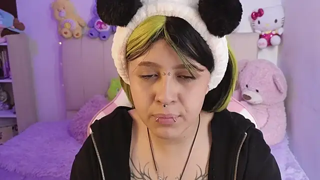 NekoWaifu online show from 05-22-26, 02:44