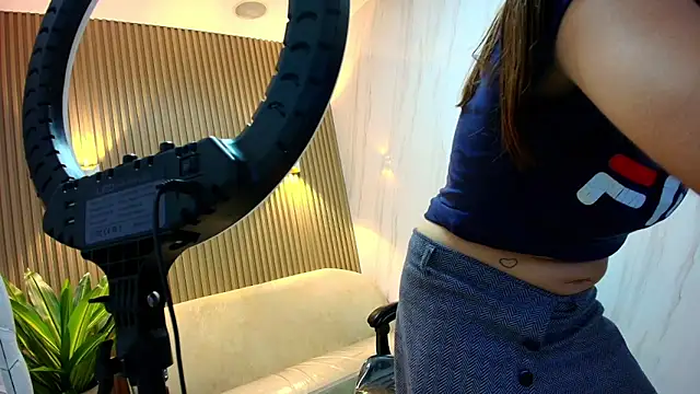 Isabella Blondetf online show from 11-15-25, 12:45