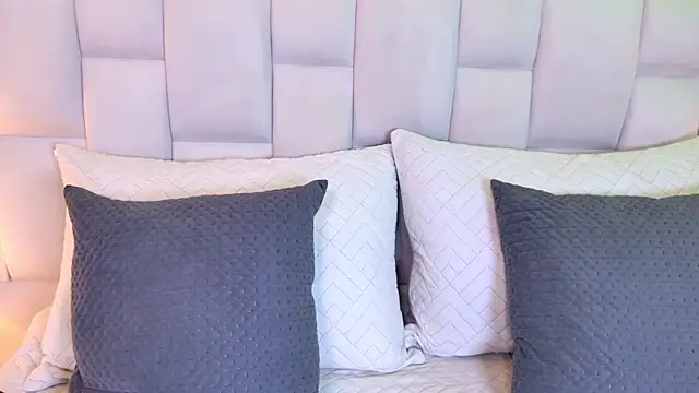 paulina cano online show from 12-20-25, 07:43