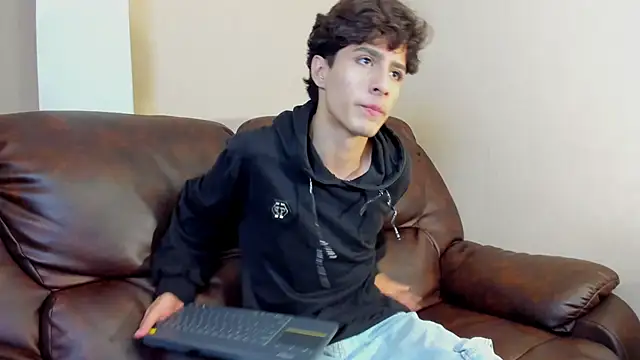 Snapshot of Xam_Collen chatting on 11-14-25, 03:22 Xam Collen online show from 11-14-25, 03:22