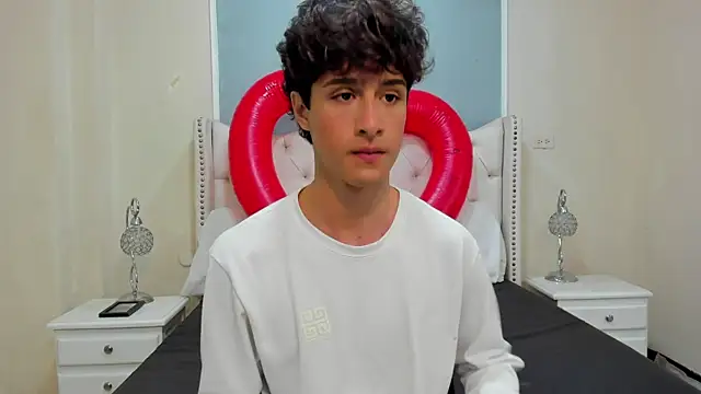 Snapshot of Xam_Collen chatting on 11-26-25, 06:20 Xam Collen online show from 11-26-25, 06:20