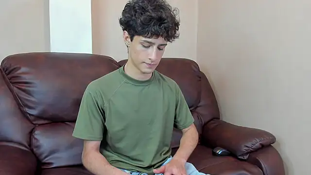 Snapshot of Xam_Collen chatting on 12-14-25, 05:18 Xam Collen online show from 12-14-25, 05:18