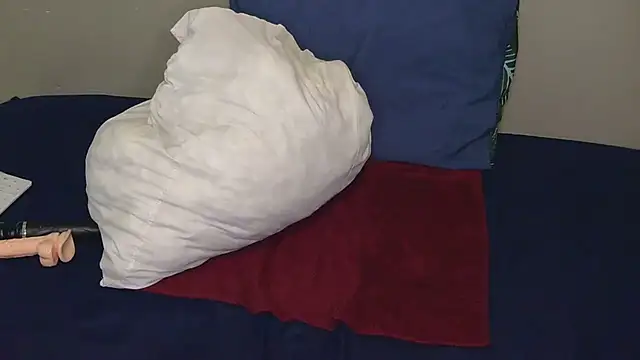 Serafynn online show from 10-18-25, 03:24