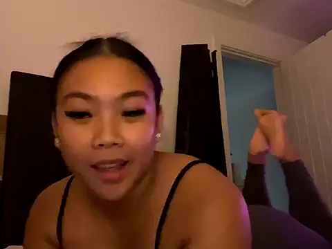 Snapshot of MissCherryyxox chatting on 09-16-25, 07:37 MissCherryyxox online show from 09-16-25, 07:37