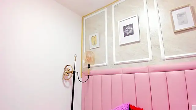 HoollyHendrix online show from 12-02-25, 08:37