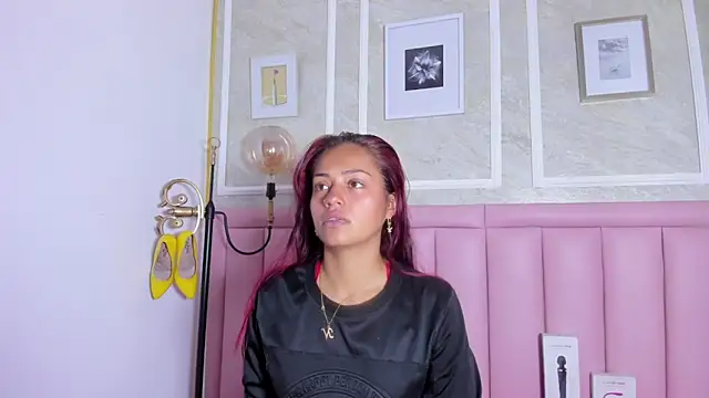 HoollyHendrix online show from 01-12-26, 08:25