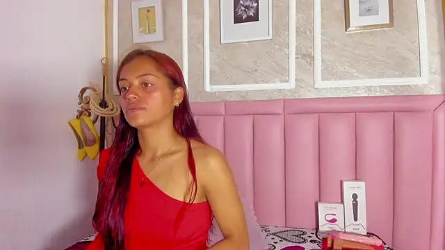 HoollyHendrix online show from 02-12-26, 08:37