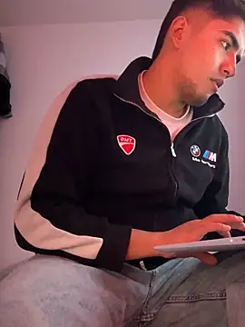 Snapshot of tomy_hot20 chatting on 09-22-25, 10:12 tomy hot20 online show from 09-22-25, 10:12