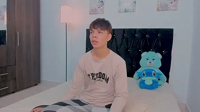 Zacktorres  online show from 10-30-25, 07:47