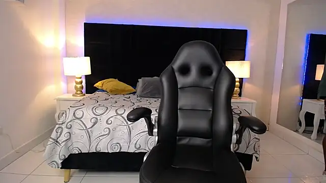 SkylerBigxxx online show from 04-20-26, 04:15