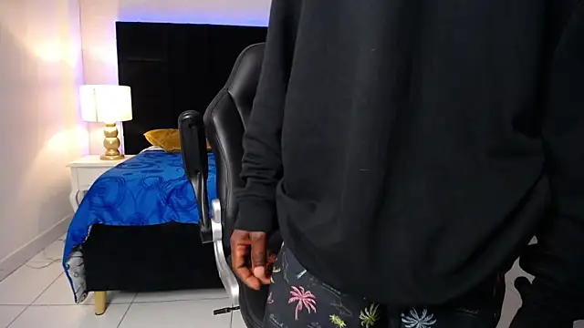 SkylerBigxxx online show from 04-21-26, 04:19