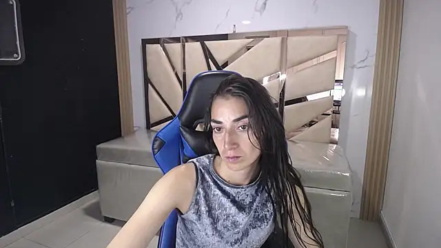 Maily a  online show from 12-23-25, 02:53