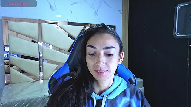 Maily a  online show from 04-08-26, 02:33