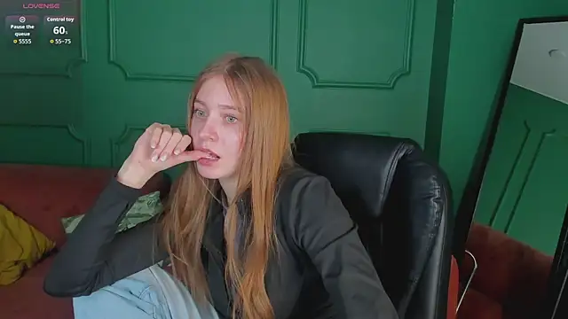 TinnyTiana online show from 03-10-26, 08:08