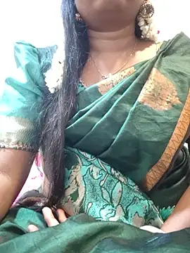 Snapshot of TAMIL_AMMUKUTTYY chatting on 02-13-26, 06:15 TAMIL AMMUKUTTYY online show from 02-13-26, 06:15