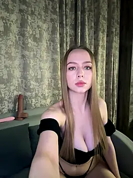 MissOyee online show from 10-31-25, 06:09