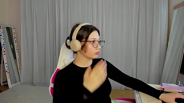 Snapshot of CarolKitty chatting on 11-03-25, 08:15 CarolKitty online show from 11-03-25, 08:15