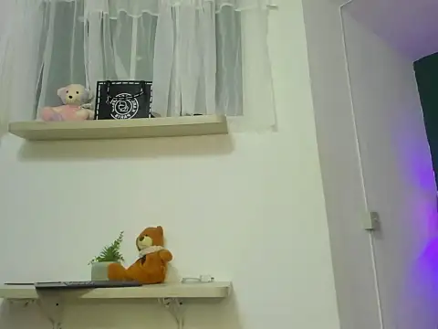 prettygirl691 online show from 10-05-25, 05:17