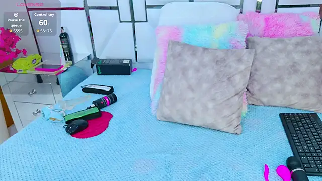 SabrinnaTaylor online show from 11-18-25, 07:07