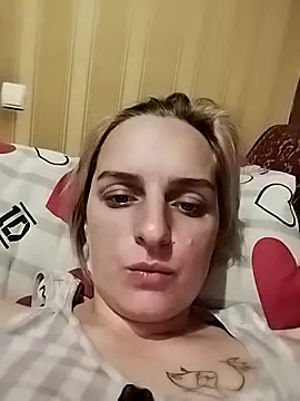 Snapshot of Tatka95 chatting on 10-19-25, 08:04 Tatka95 online show from 10-19-25, 08:04