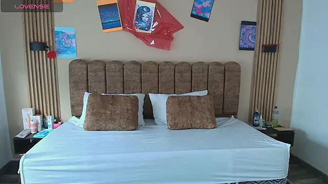 Snapshot of Sasharosee2 chatting on 10-06-25, 11:51 Sasharosee2 online show from 10-06-25, 11:51