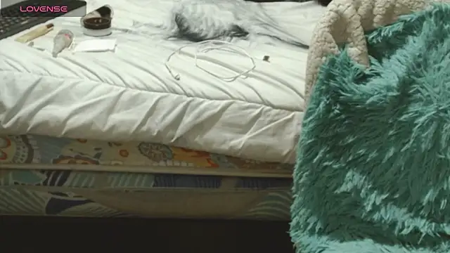 Snapshot of Sasharosee2 chatting on 10-17-25, 12:19 Sasharosee2 online show from 10-17-25, 12:19