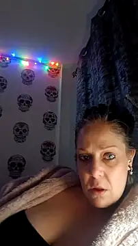 Snapshot of curvybabe88 chatting on 10-31-25, 06:47 curvybabe88 online show from 10-31-25, 06:47