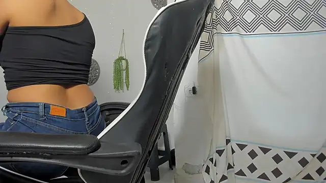 Dakota x18 online show from 10-27-25, 07:40