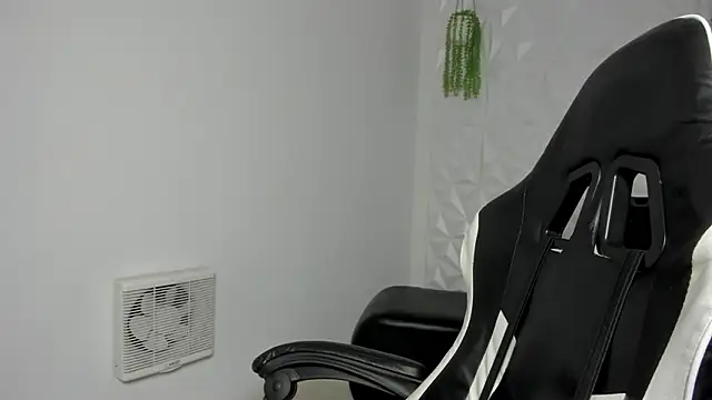 Dakota x18 online show from 03-06-26, 08:05