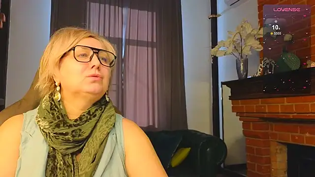 Marta Wils online show from 10-27-25, 03:43