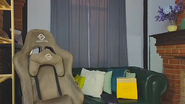 Marta Wils online show from 11-19-25, 03:28