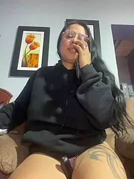 Snapshot of Rouus14 chatting on 10-15-25, 10:04 Rouus14 online show from 10-15-25, 10:04