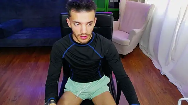 Snapshot of DominicValente chatting on 10-21-25, 08:59 DominicValente online show from 10-21-25, 08:59