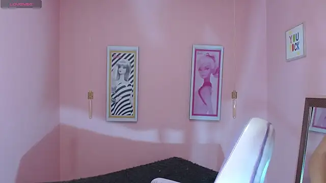 Snapshot of Bunny_poison chatting on 10-22-25, 02:17 Bunny poison online show from 10-22-25, 02:17