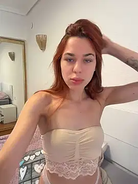 Snapshot of MollyXoXo chatting on 05-27-26, 12:02 MollyXoXo online show from 05-27-26, 12:02