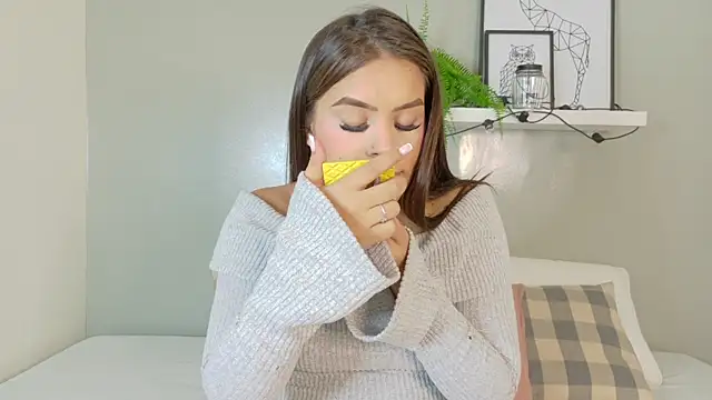 KeendraFox  online show from 10-10-25, 07:35