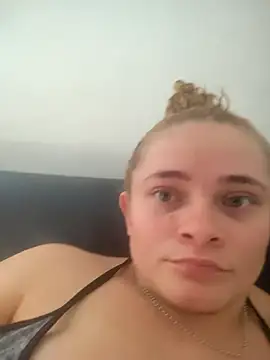 Snapshot of Cherrysweetyx chatting on 10-19-25, 07:14 Cherrysweetyx online show from 10-19-25, 07:14