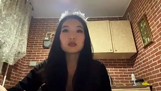 EmmaLeexth online show from 11-18-25, 02:54