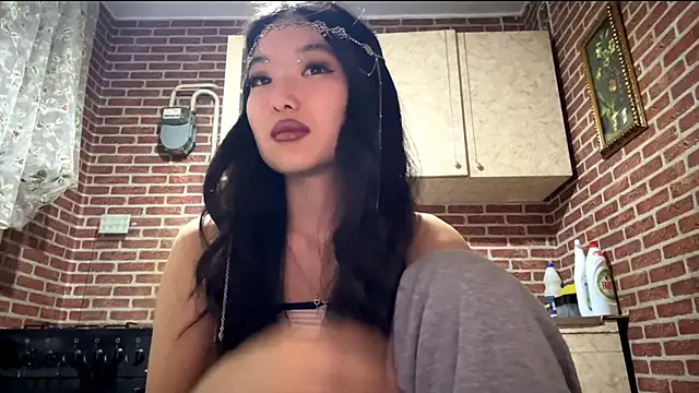 EmmaLeexth online show from 12-21-25, 02:24