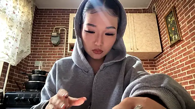 EmmaLeexth online show from 03-19-26, 11:25