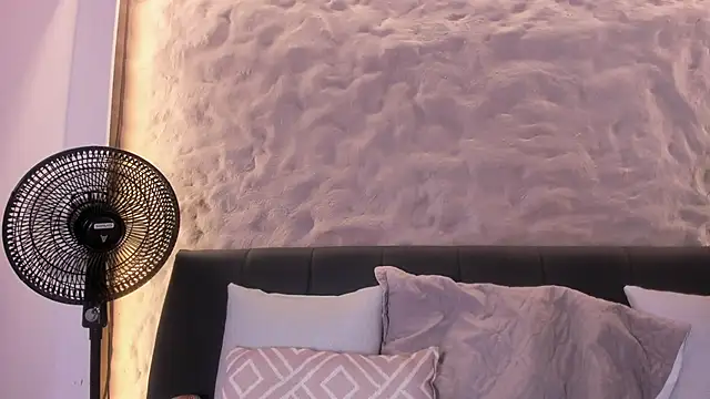 Naomy gyal online show from 02-27-26, 01:00