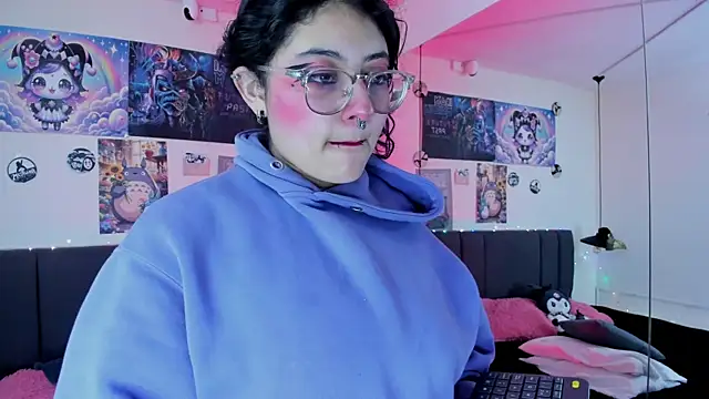 Snapshot of SabrinaV_ chatting on 05-20-26, 11:27 SabrinaV online show from 05-20-26, 11:27