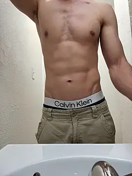 Snapshot of gymratforyouu chatting on 09-20-25, 06:36 gymratforyouu online show from 09-20-25, 06:36