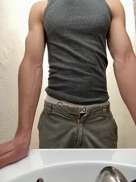 Snapshot of gymratforyouu chatting on 09-22-25, 02:35 gymratforyouu online show from 09-22-25, 02:35