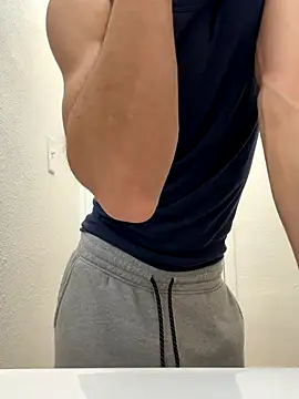 Snapshot of gymratforyouu chatting on 10-18-25, 04:48 gymratforyouu online show from 10-18-25, 04:48