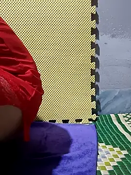 Snapshot of Susan-vn chatting on 10-10-25, 01:21 Susan-vn online show from 10-10-25, 01:21