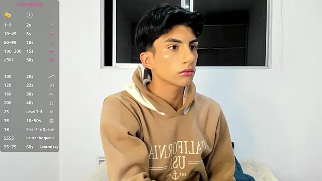 Snapshot of Erick_Velveth chatting on 05-26-26, 04:19 Erick Velveth online show from 05-26-26, 04:19