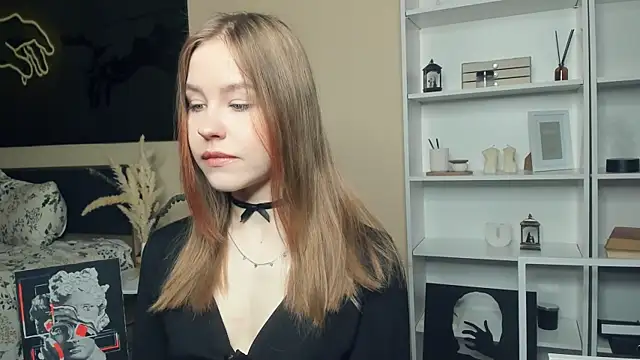 Snapshot of MaliaBourraine chatting on 05-16-26, 08:00 MaliaBourraine online show from 05-16-26, 08:00