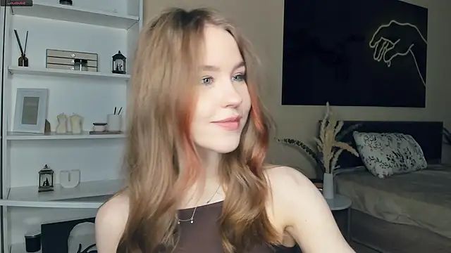 Snapshot of MaliaBourraine chatting on 05-18-26, 07:25 MaliaBourraine online show from 05-18-26, 07:25