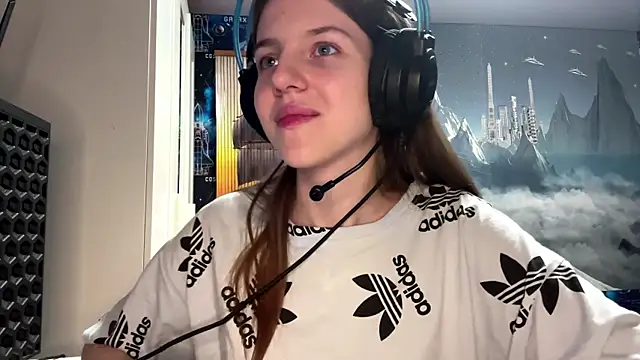 Elira Breeze online show from 04-18-26, 03:27